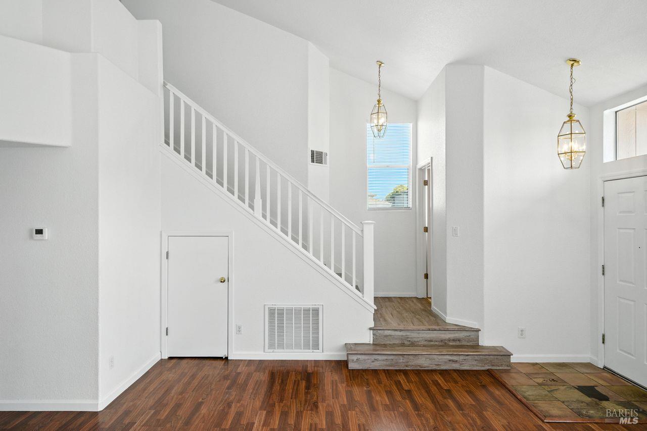 Detail Gallery Image 5 of 22 For 2335 Turquoise Way, Santa Rosa,  CA 95404 - 4 Beds | 2/1 Baths