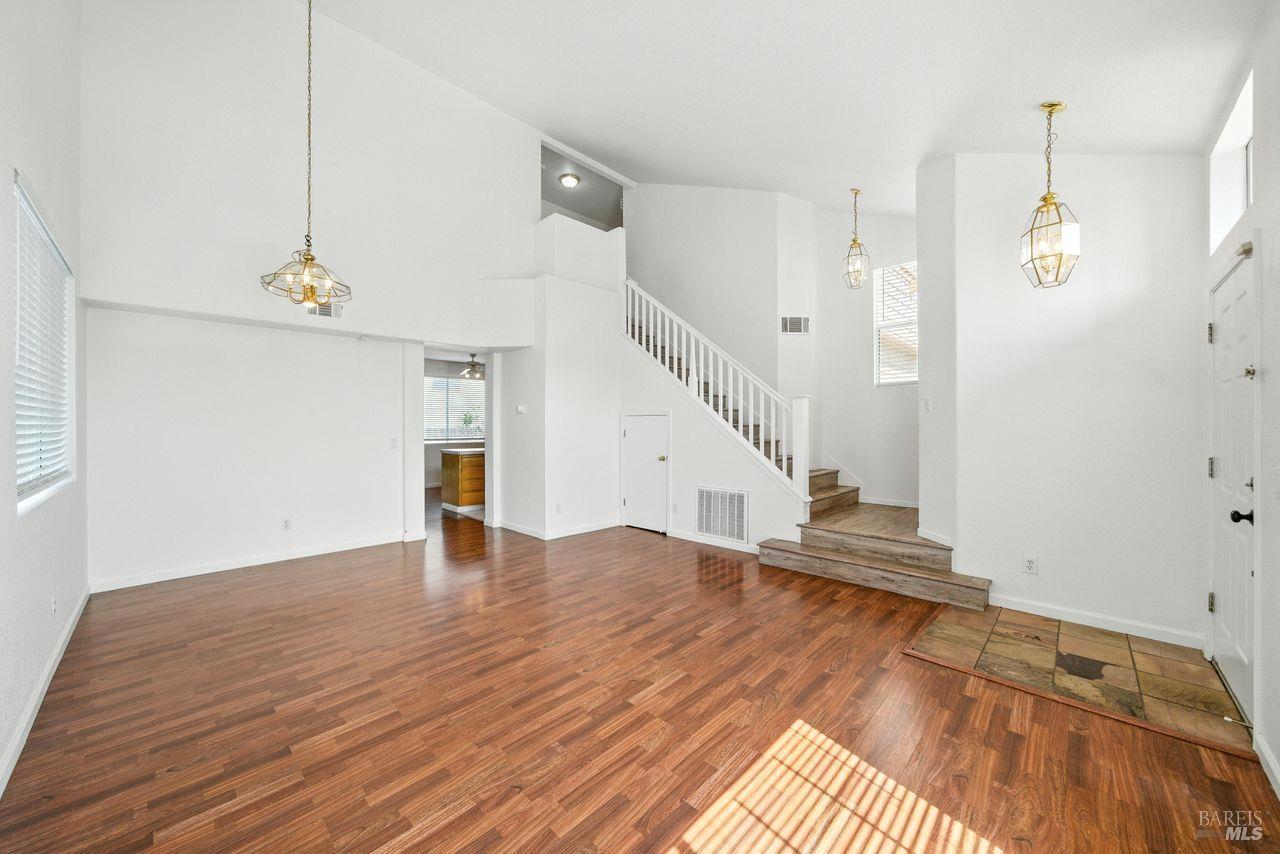 Detail Gallery Image 4 of 22 For 2335 Turquoise Way, Santa Rosa,  CA 95404 - 4 Beds | 2/1 Baths