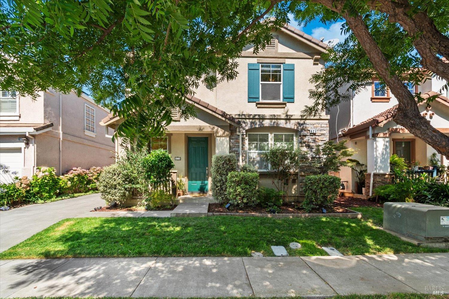 Detail Gallery Image 3 of 34 For 621 Greentree Cir, Fairfield,  CA 94534 - 3 Beds | 2/1 Baths