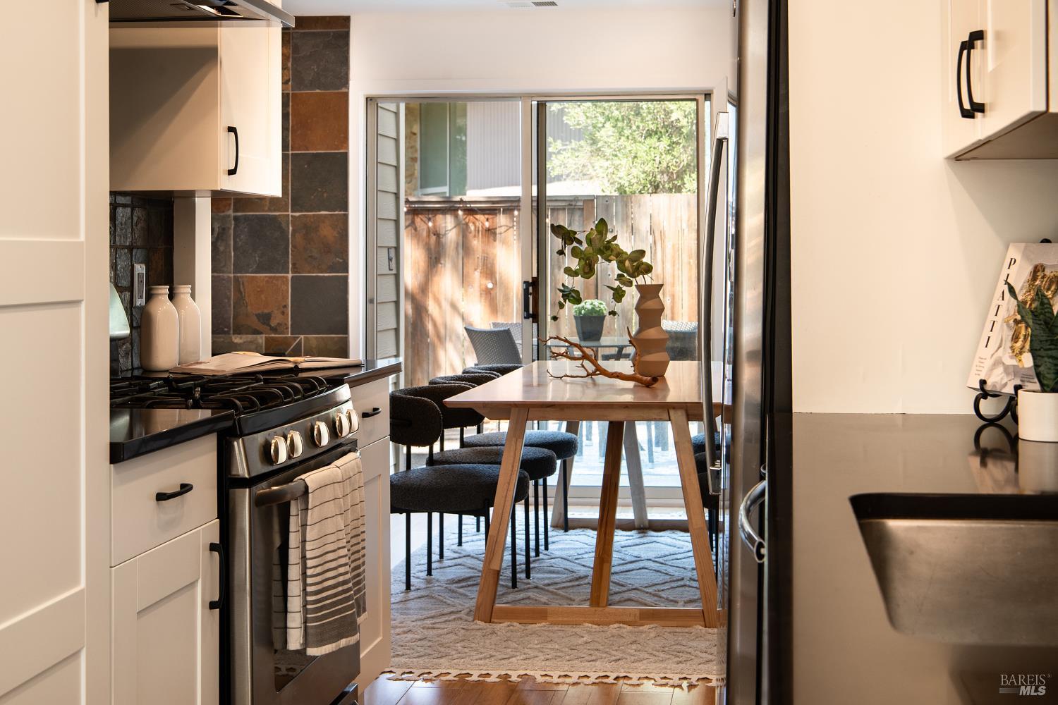 Detail Gallery Image 6 of 67 For 89 Mariner Green Dr, Corte Madera,  CA 94925 - 4 Beds | 2/1 Baths