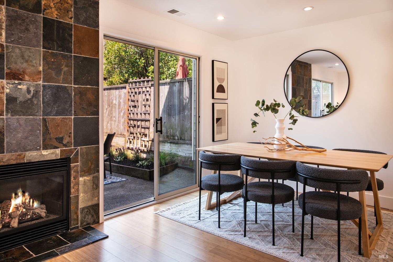 Detail Gallery Image 10 of 67 For 89 Mariner Green Dr, Corte Madera,  CA 94925 - 4 Beds | 2/1 Baths