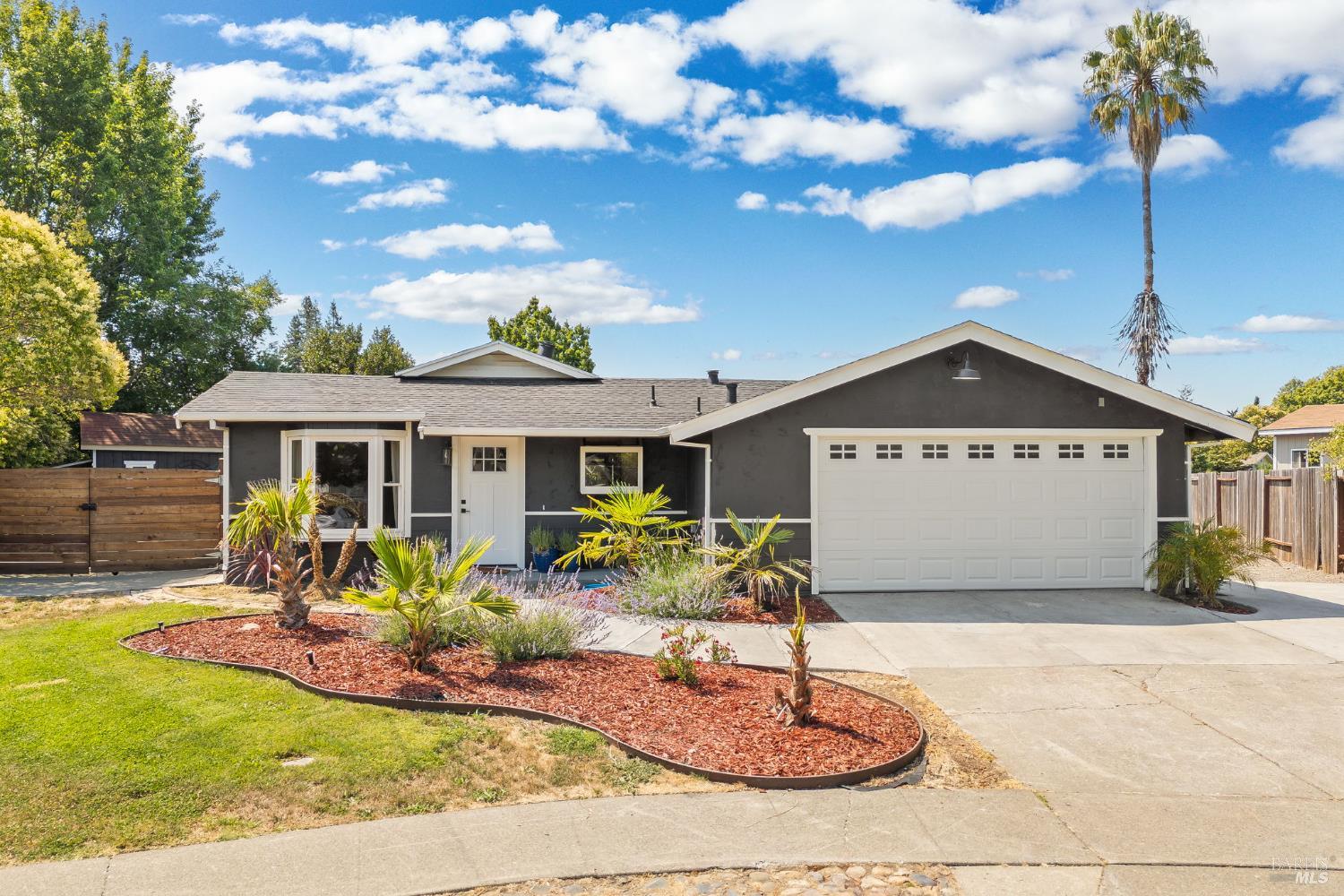 Detail Gallery Image 4 of 47 For 3637 Evergreen Ct, Napa,  CA 94558 - 4 Beds | 1/1 Baths