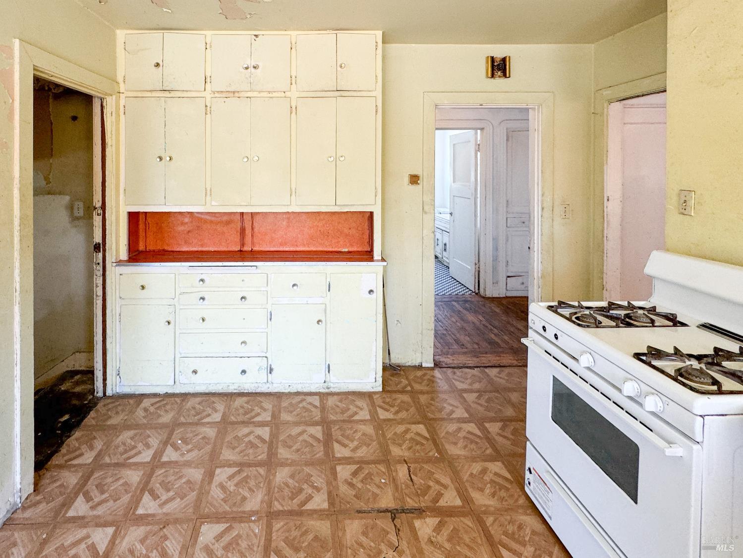 Detail Gallery Image 19 of 31 For 2901 Seminary Ave, Oakland,  CA 94605 - 4 Beds | 1/1 Baths
