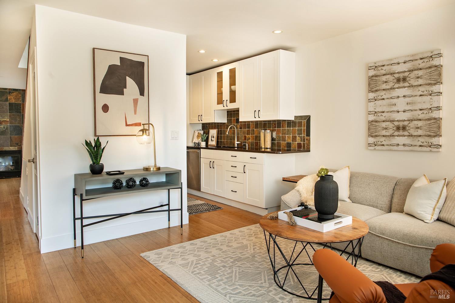 Detail Gallery Image 4 of 67 For 89 Mariner Green Dr, Corte Madera,  CA 94925 - 4 Beds | 2/1 Baths