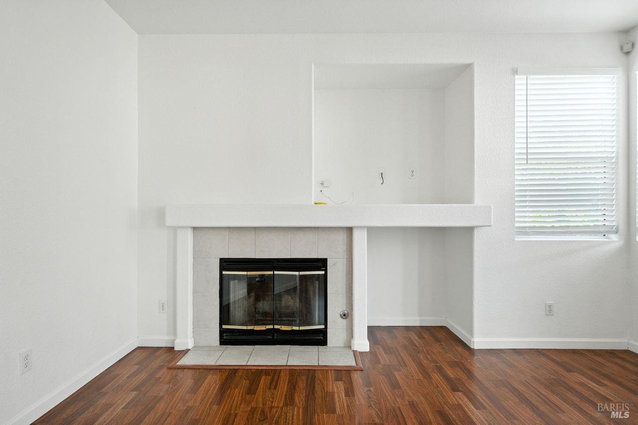 Detail Gallery Image 9 of 22 For 2335 Turquoise Way, Santa Rosa,  CA 95404 - 4 Beds | 2/1 Baths