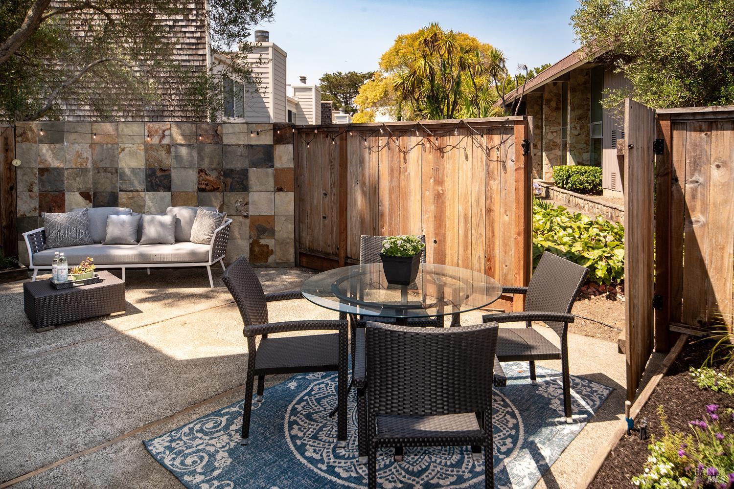 Detail Gallery Image 13 of 67 For 89 Mariner Green Dr, Corte Madera,  CA 94925 - 4 Beds | 2/1 Baths