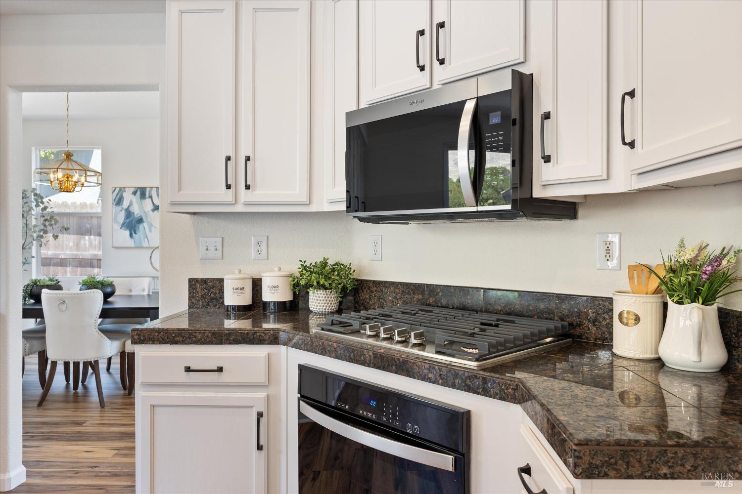 Detail Gallery Image 13 of 56 For 6243 Pebble Beach Dr, Vallejo,  CA 94591 - 4 Beds | 3 Baths