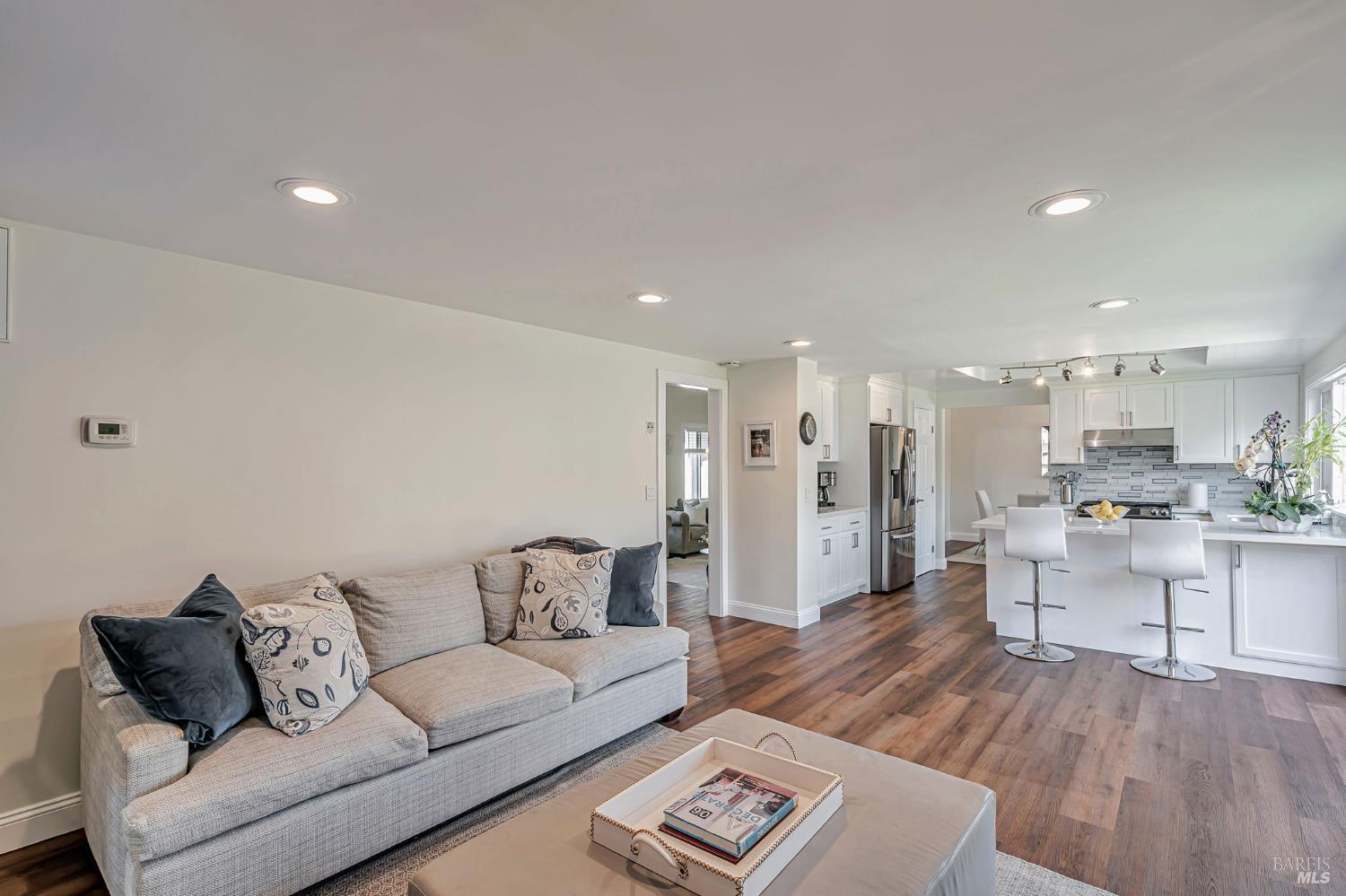 Detail Gallery Image 9 of 40 For 1704 Granada Ct, Petaluma,  CA 94954 - 5 Beds | 2/1 Baths