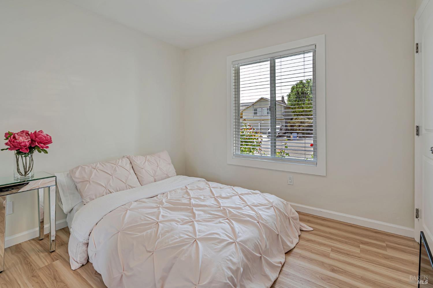 Detail Gallery Image 17 of 40 For 1704 Granada Ct, Petaluma,  CA 94954 - 5 Beds | 2/1 Baths