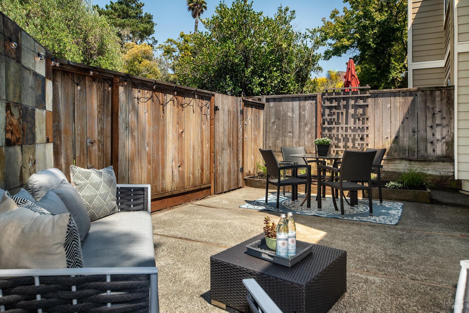 Detail Gallery Image 14 of 67 For 89 Mariner Green Dr, Corte Madera,  CA 94925 - 4 Beds | 2/1 Baths