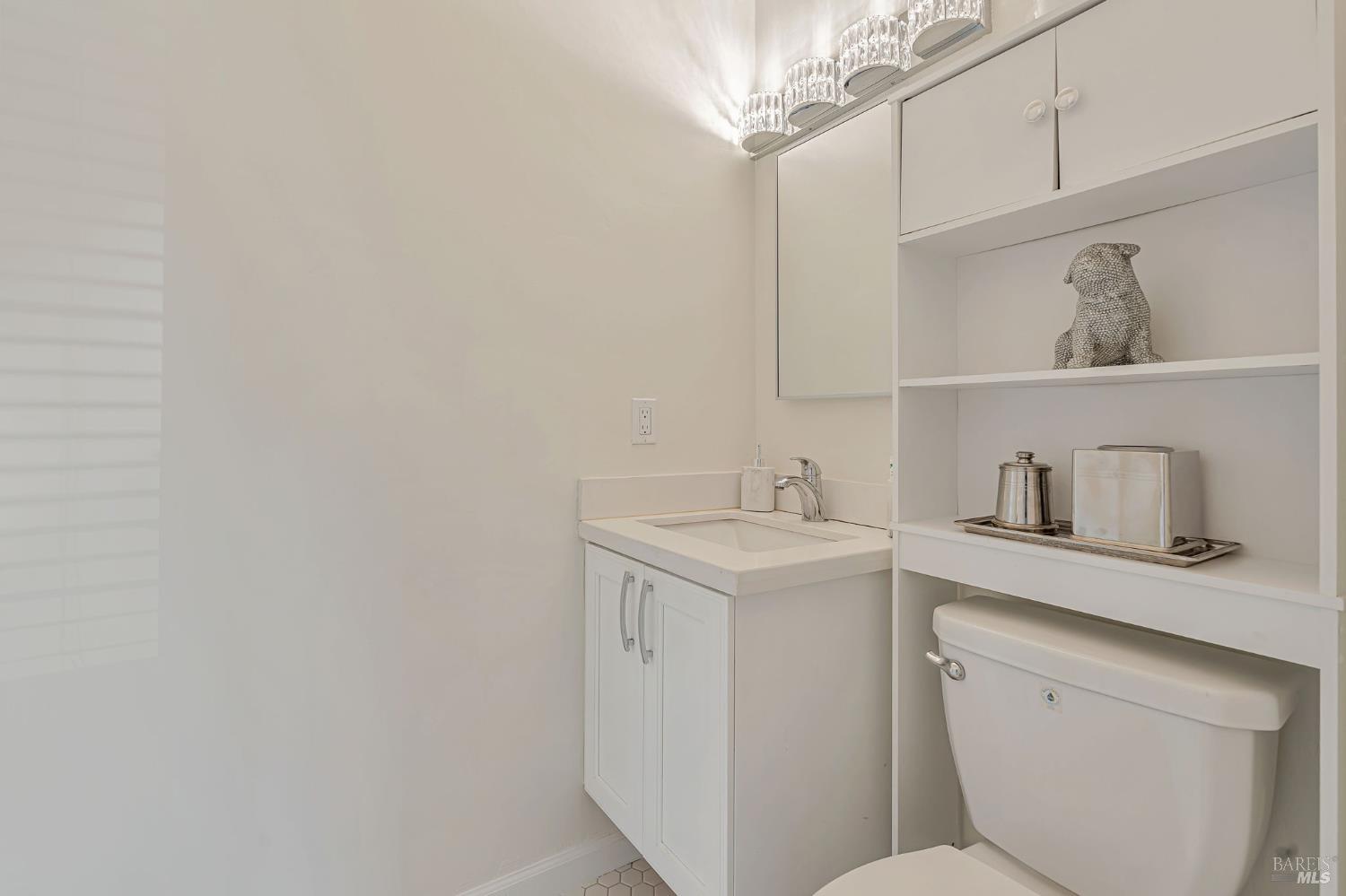 Detail Gallery Image 29 of 40 For 1704 Granada Ct, Petaluma,  CA 94954 - 5 Beds | 2/1 Baths