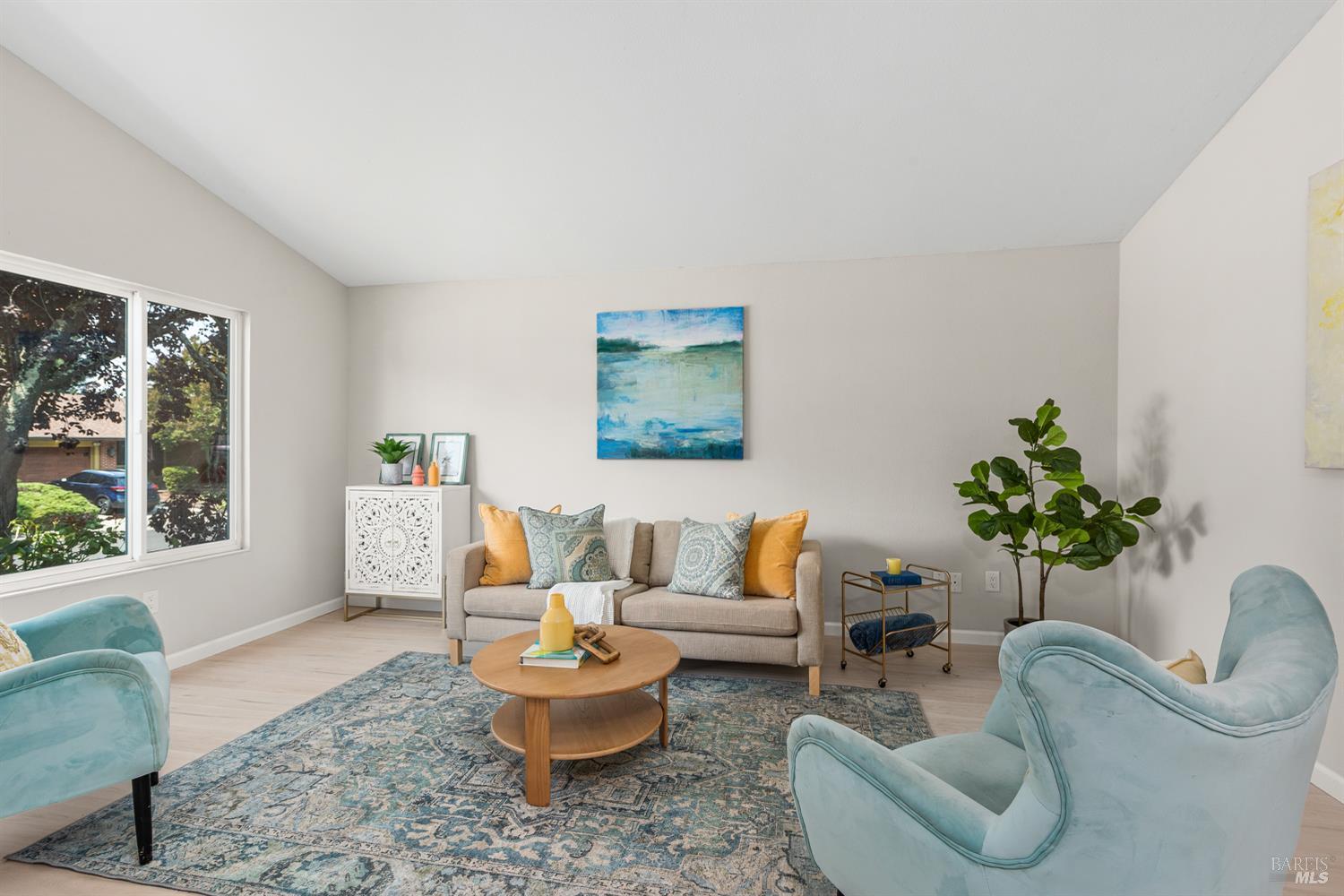 Detail Gallery Image 5 of 26 For 5330 Arnica Way, Santa Rosa,  CA 95403 - 4 Beds | 2 Baths
