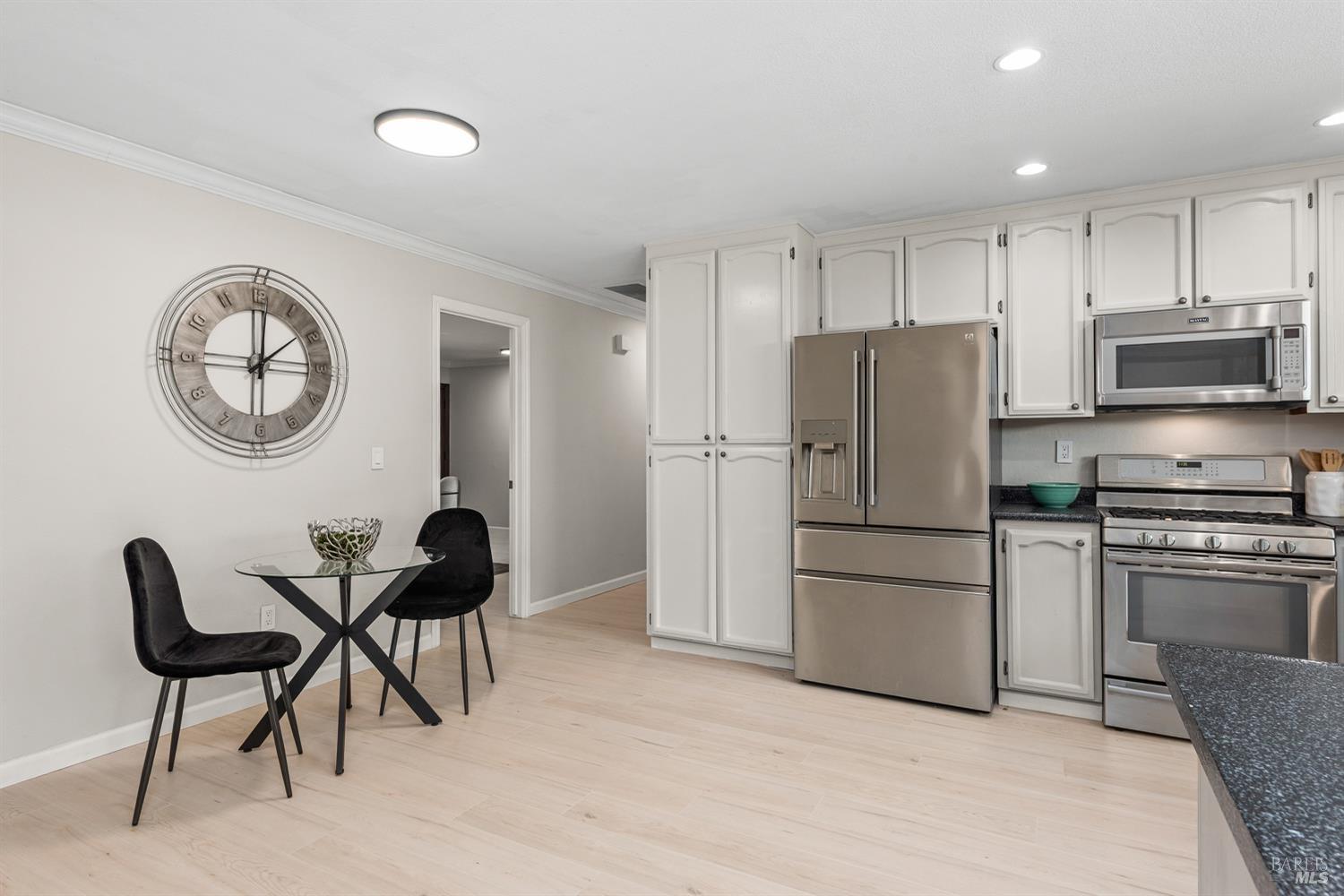 Detail Gallery Image 8 of 26 For 5330 Arnica Way, Santa Rosa,  CA 95403 - 4 Beds | 2 Baths