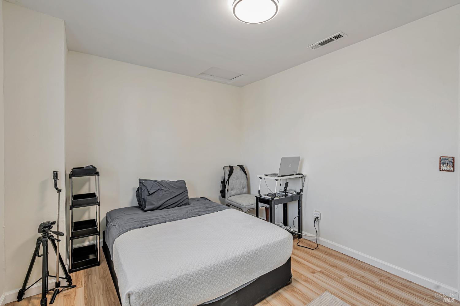 Detail Gallery Image 22 of 40 For 1704 Granada Ct, Petaluma,  CA 94954 - 5 Beds | 2/1 Baths