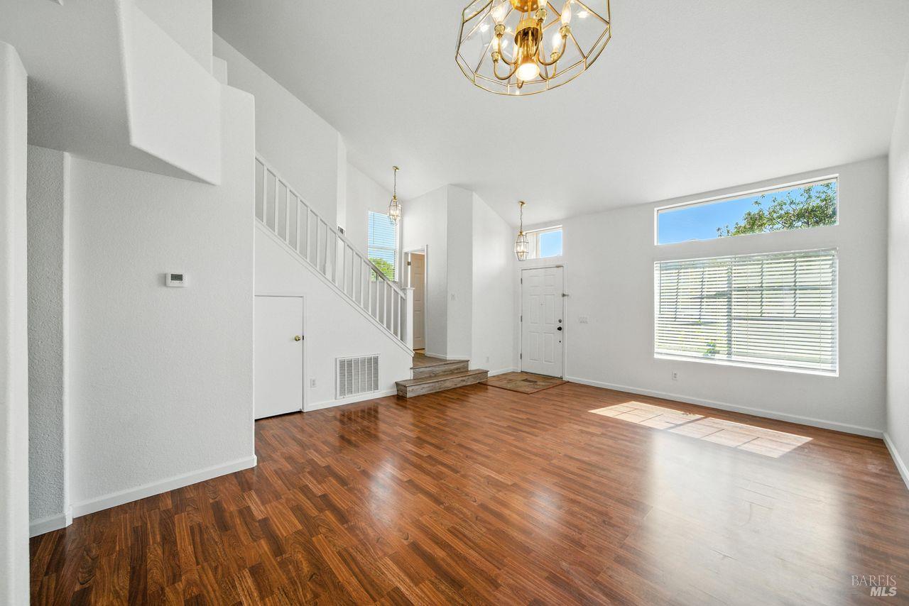 Detail Gallery Image 3 of 22 For 2335 Turquoise Way, Santa Rosa,  CA 95404 - 4 Beds | 2/1 Baths