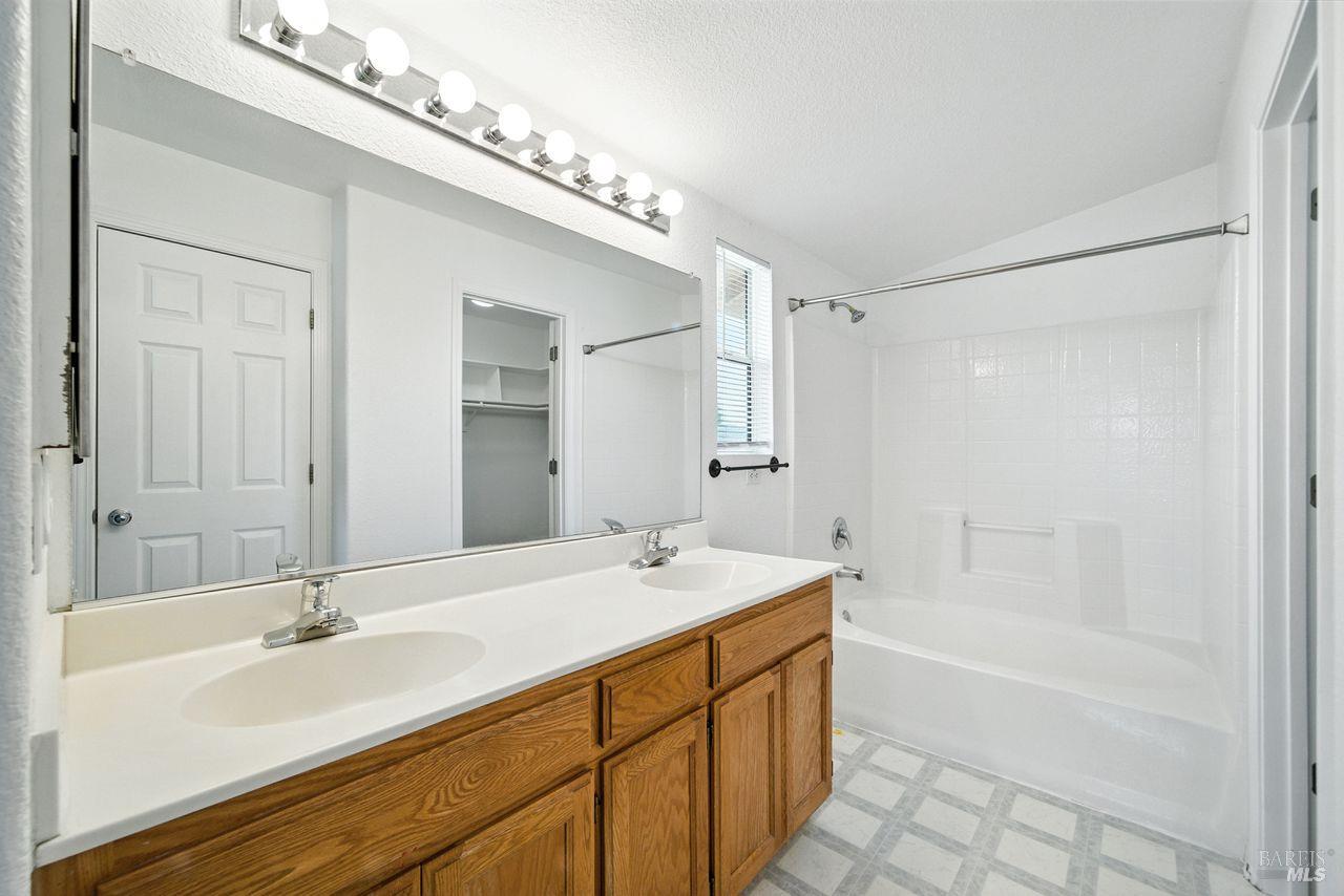 Detail Gallery Image 15 of 22 For 2335 Turquoise Way, Santa Rosa,  CA 95404 - 4 Beds | 2/1 Baths