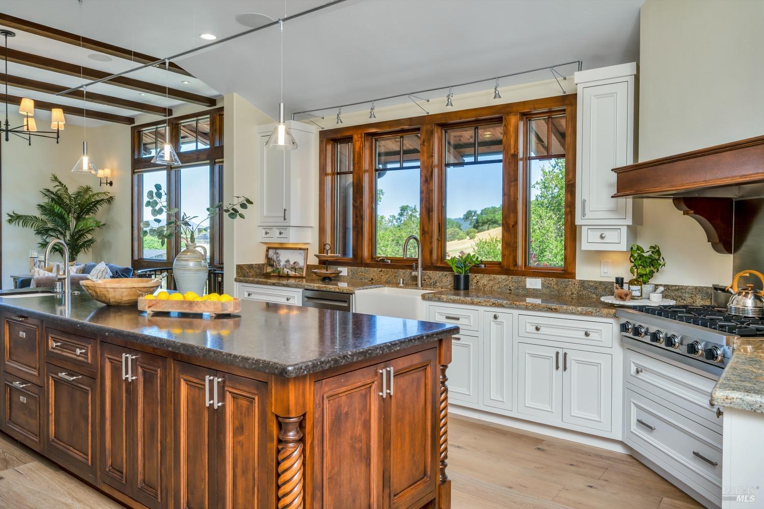 Detail Gallery Image 13 of 57 For 231 Poppy Hill Dr, Healdsburg,  CA 95448 - 4 Beds | 3/1 Baths