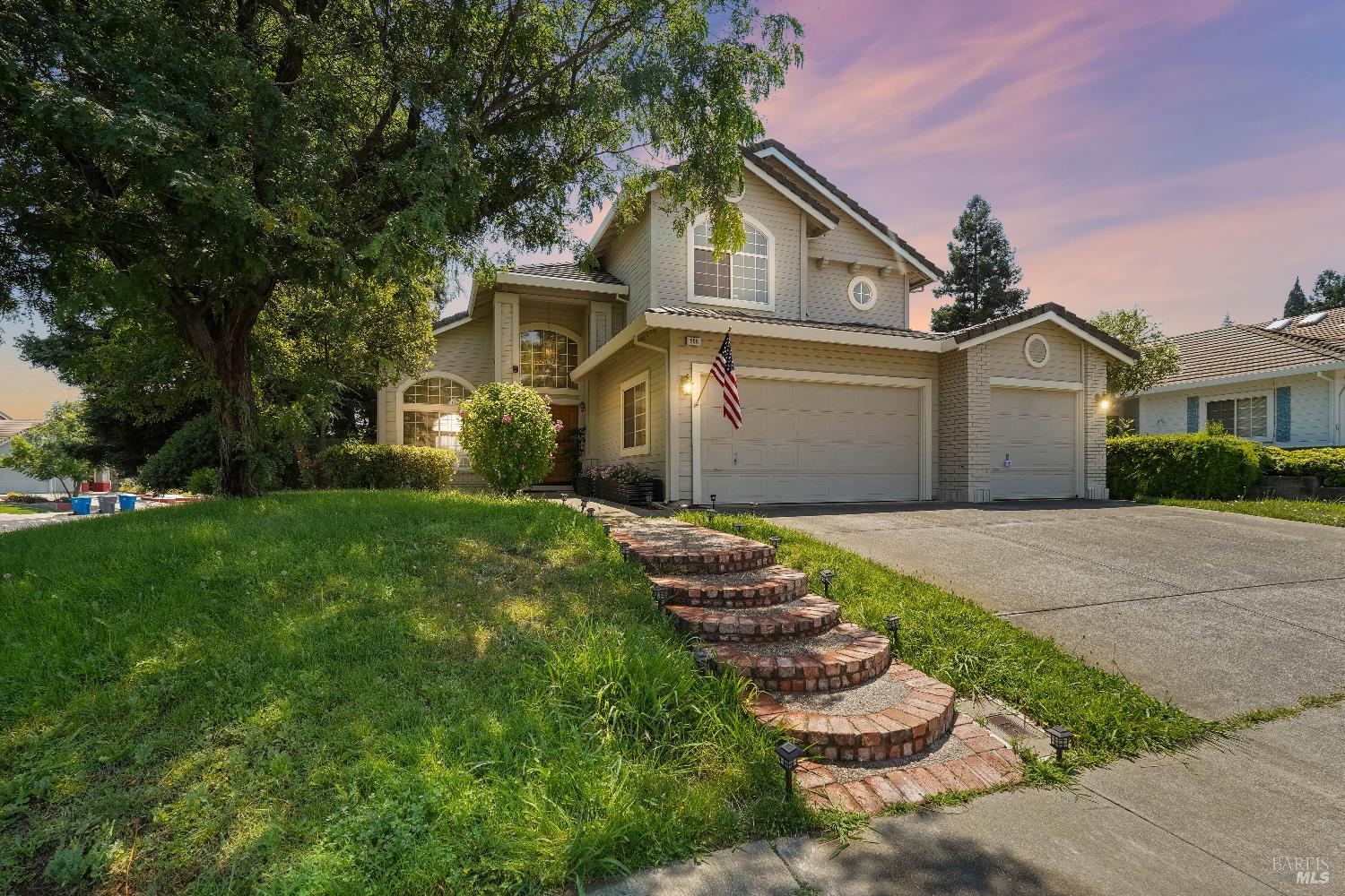 Detail Gallery Image 2 of 71 For 598 Crownpointe Cir, Vacaville,  CA 95687 - 4 Beds | 3 Baths