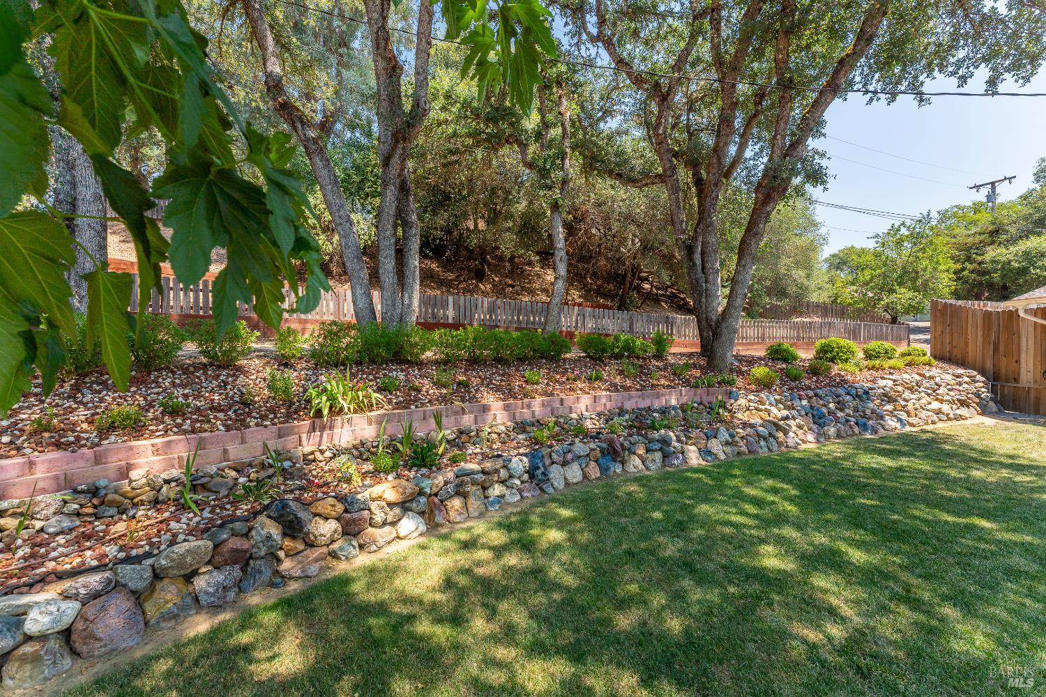 Detail Gallery Image 4 of 34 For 1725 E Madrone Dr, Ukiah,  CA 95482 - 4 Beds | 2 Baths