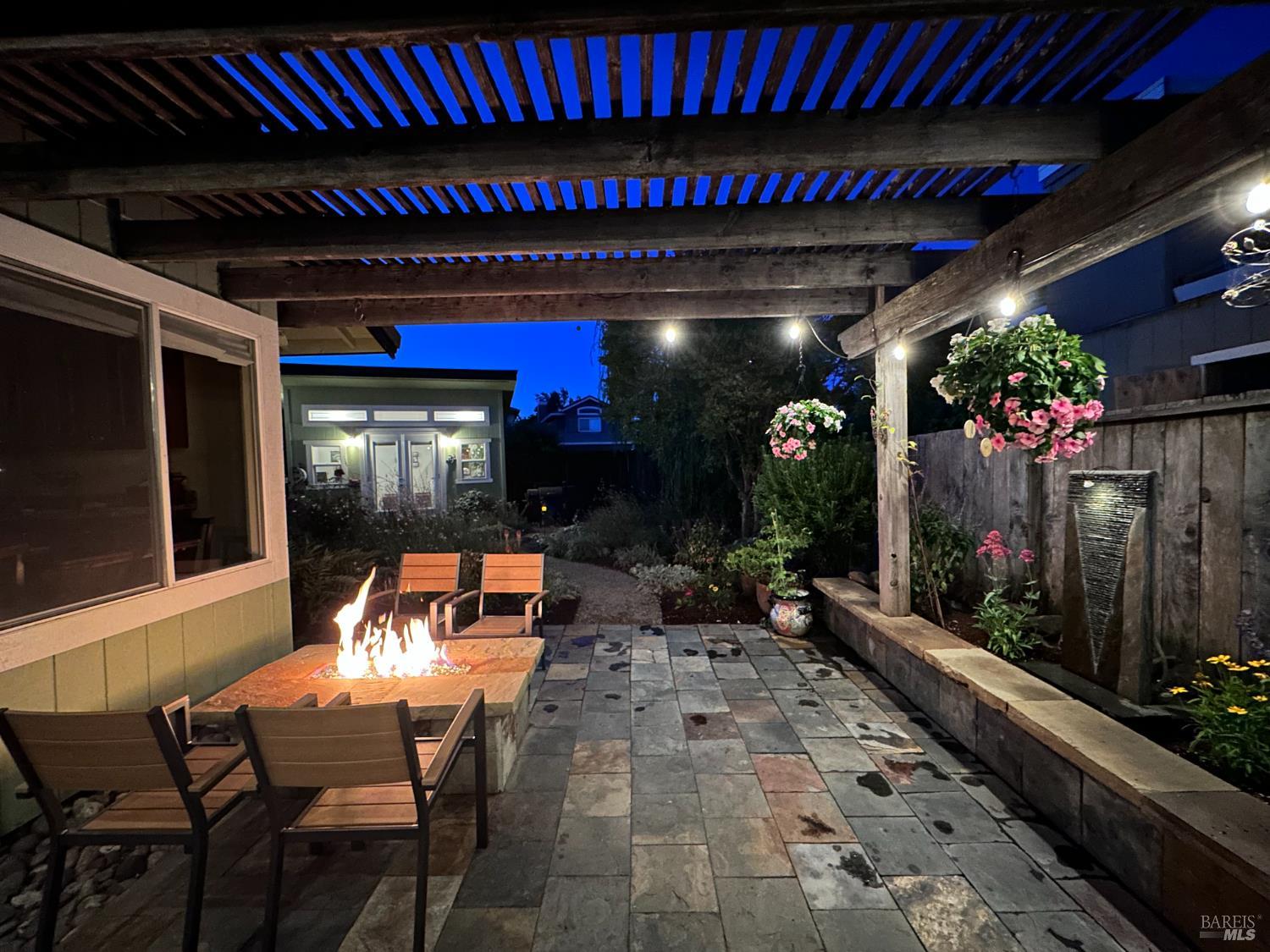 Detail Gallery Image 23 of 39 For 215 Flametree Cir, Windsor,  CA 95492 - 4 Beds | 3 Baths