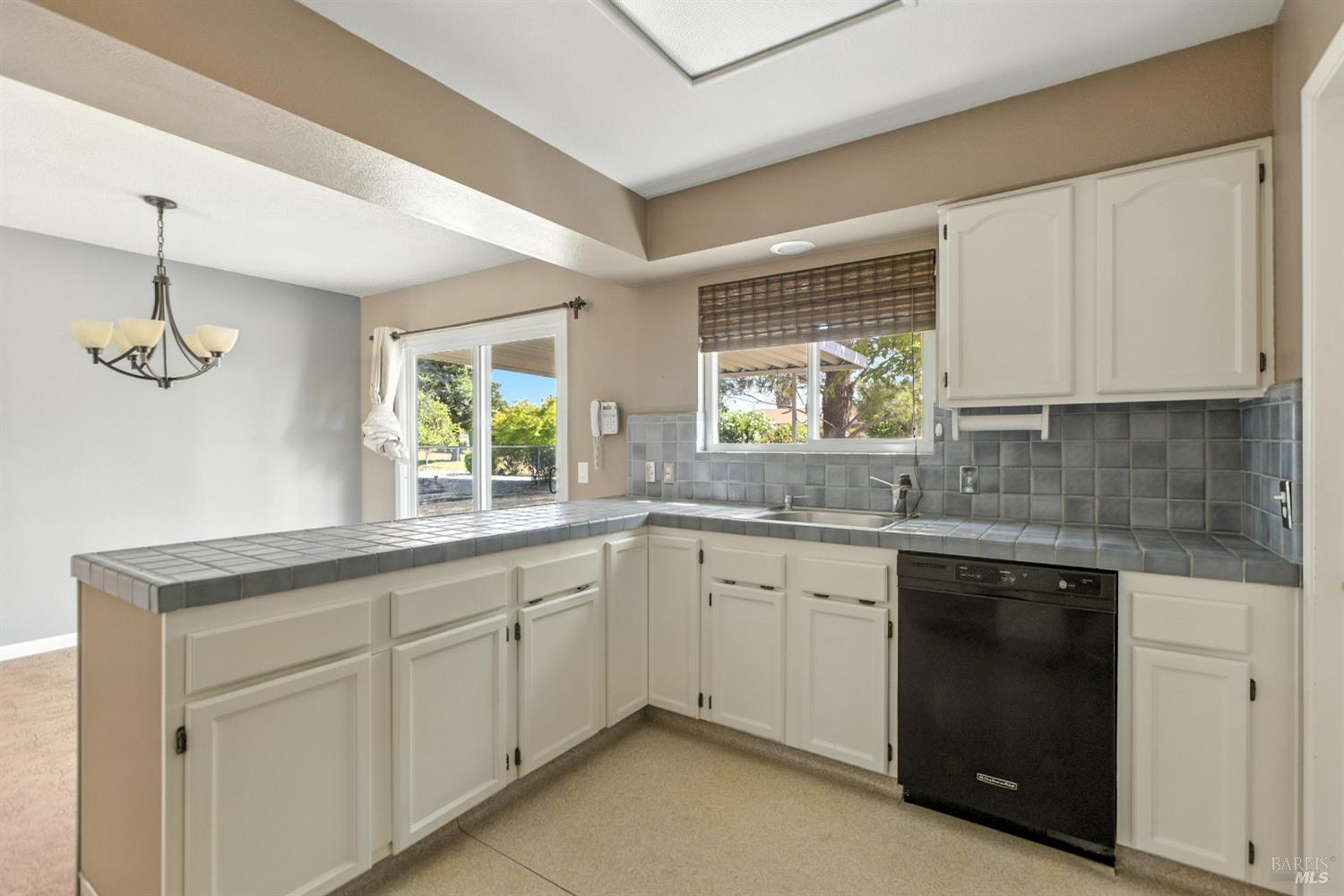Detail Gallery Image 6 of 30 For 189 Lassen Cir, Vacaville,  CA 95687 - 2 Beds | 1 Baths