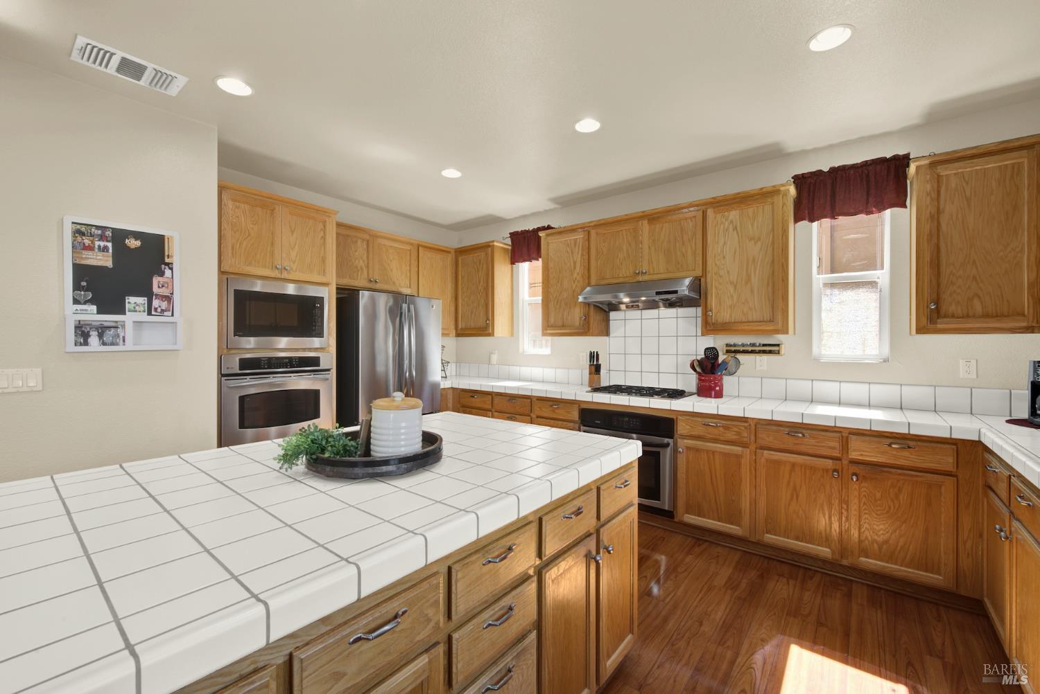 Detail Gallery Image 30 of 99 For 365 Sage Sparrow Cir, Vacaville,  CA 95687 - 6 Beds | 4 Baths