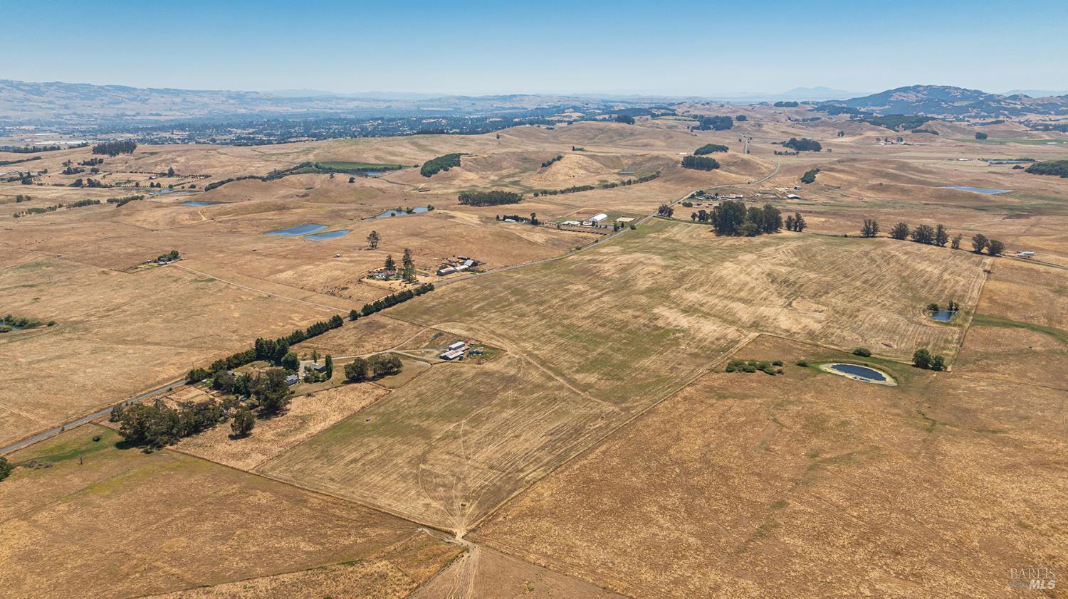 Detail Gallery Image 15 of 41 For 3803 Spring Hill Rd, Petaluma,  CA 94952 - 6 Beds | 5/1 Baths
