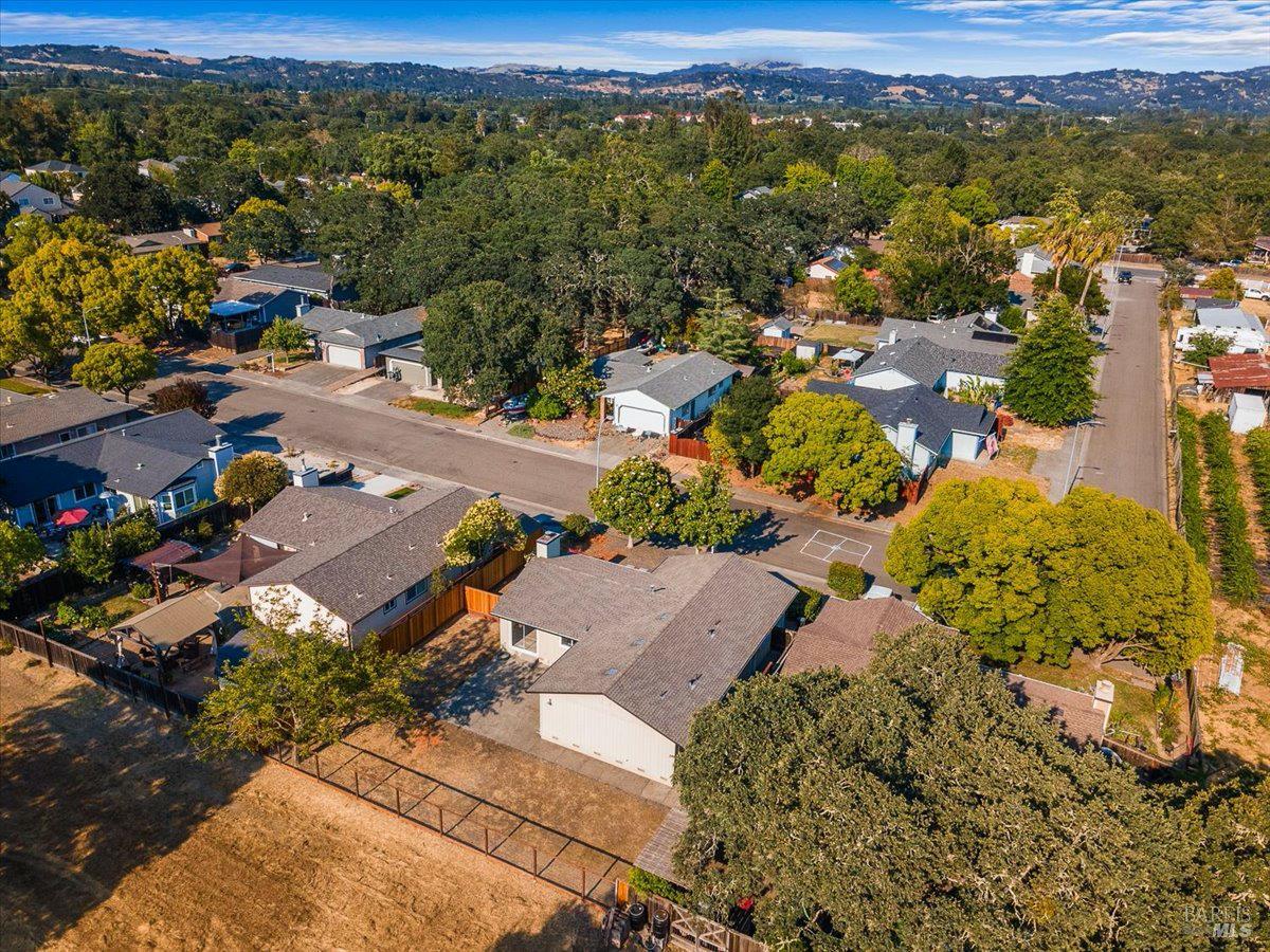 Detail Gallery Image 25 of 27 For 989 Ventnor Ave, Windsor,  CA 95492 - 3 Beds | 2 Baths