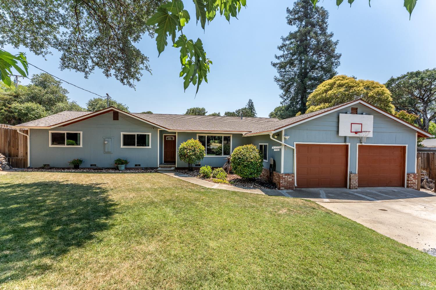 Detail Gallery Image 33 of 34 For 1725 E Madrone Dr, Ukiah,  CA 95482 - 4 Beds | 2 Baths