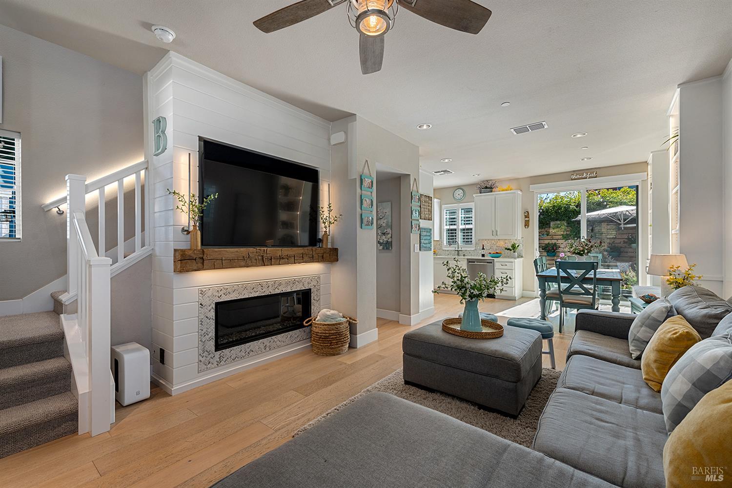 Detail Gallery Image 4 of 37 For 23 Lipton Way, Cotati,  CA 94931 - 3 Beds | 2/1 Baths