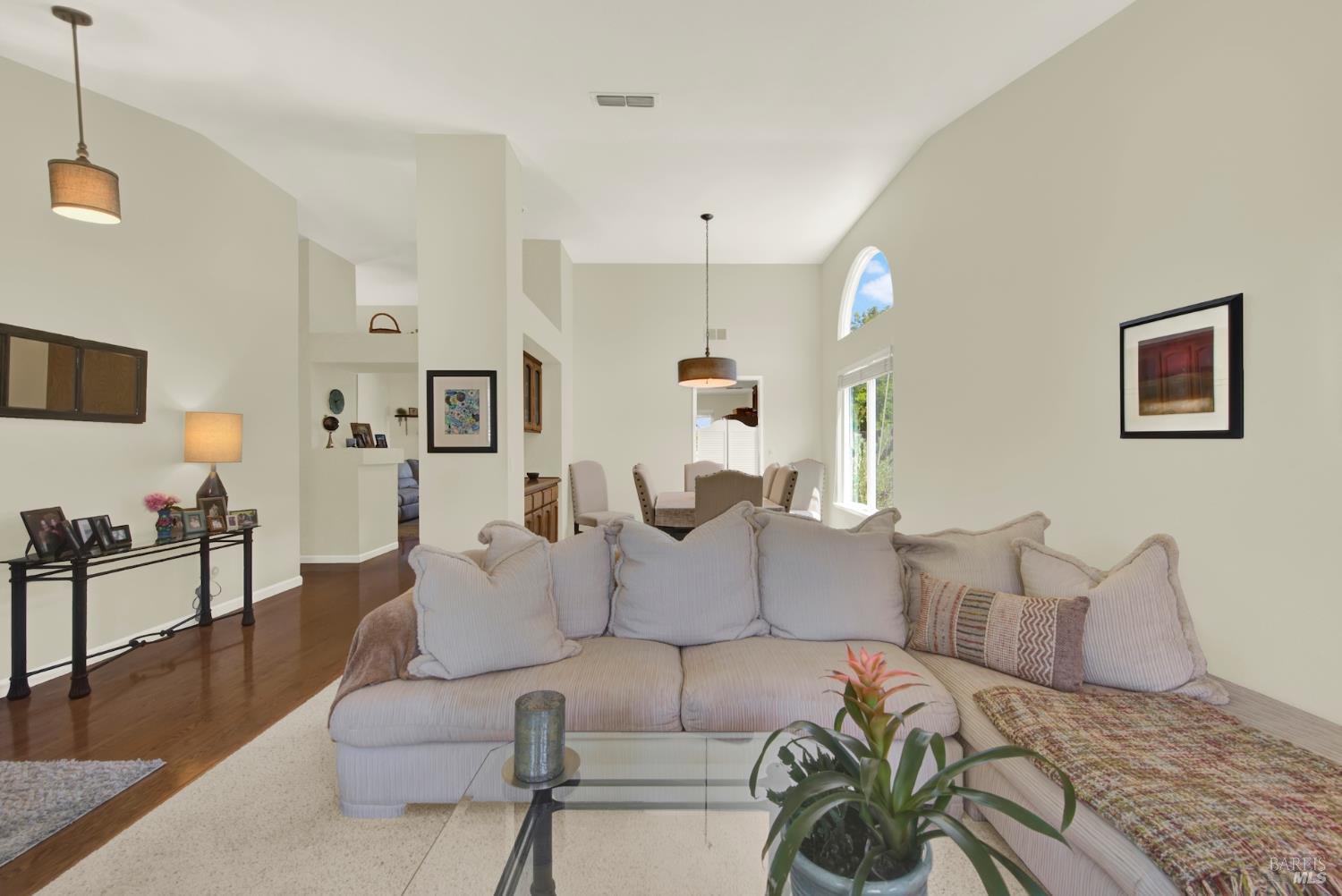 Detail Gallery Image 9 of 63 For 231 Ballindine Dr, Vacaville,  CA 95688 - 4 Beds | 2 Baths