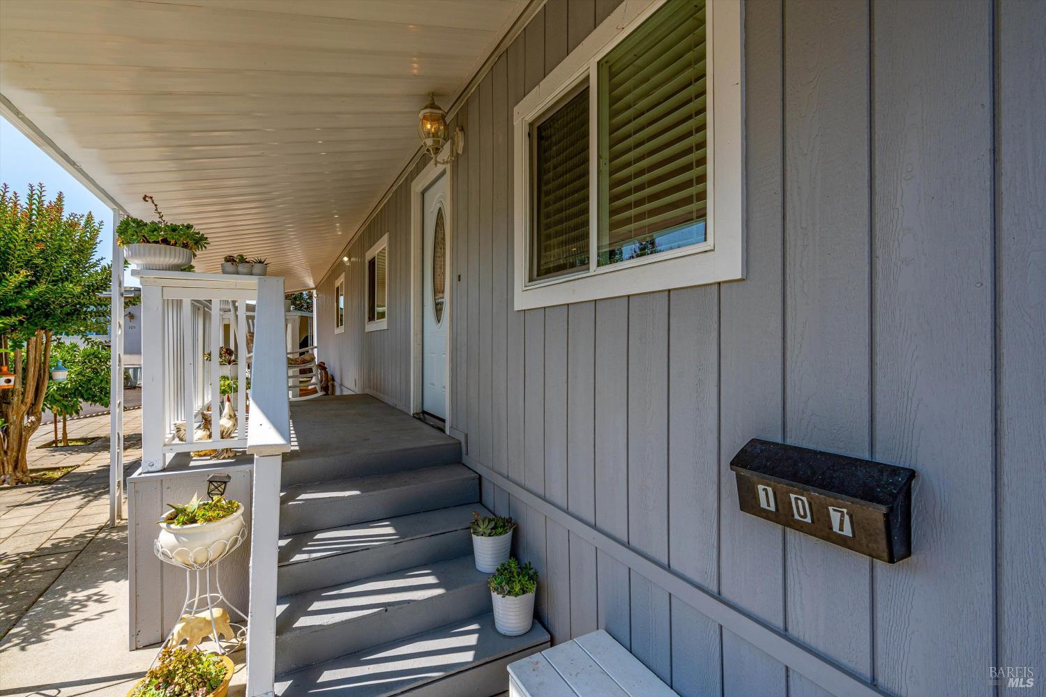Detail Gallery Image 4 of 42 For 107 Garth St, Napa,  CA 94558 - 3 Beds | 2 Baths
