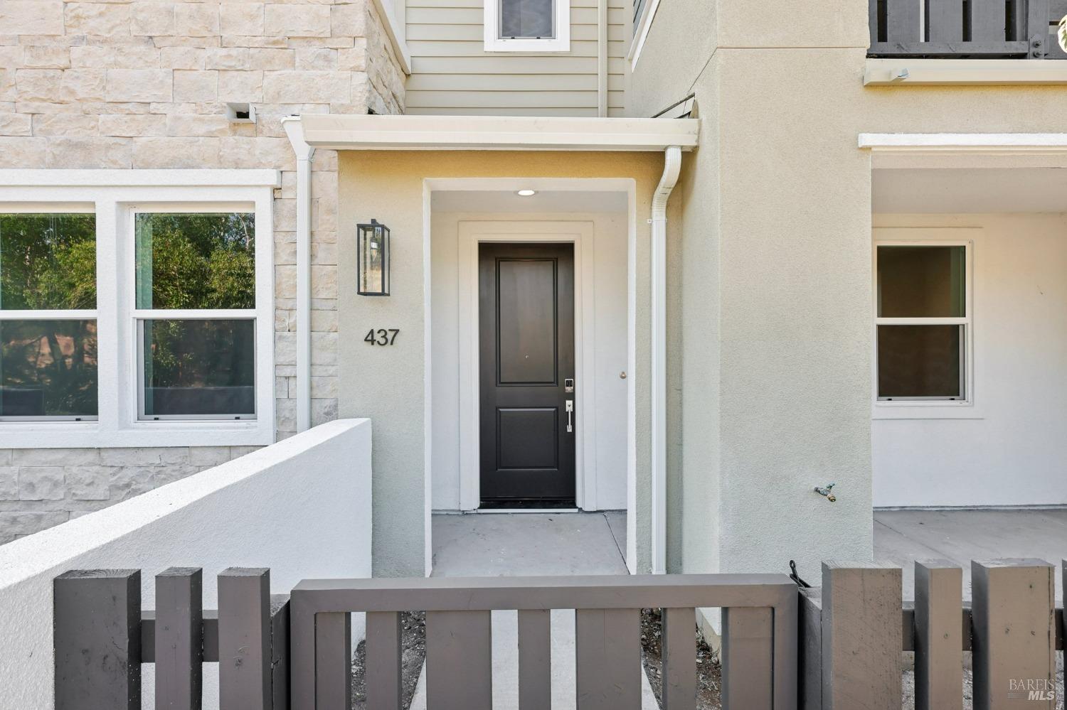 Detail Gallery Image 3 of 38 For 437 Semillion Ln, Santa Rosa,  CA 95403 - 3 Beds | 2/1 Baths