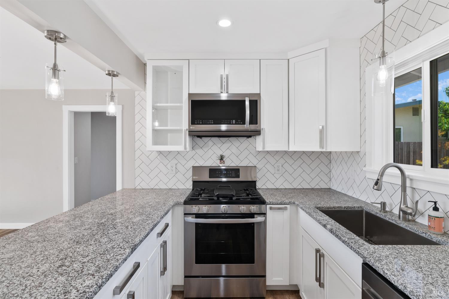 Detail Gallery Image 15 of 34 For 1038 Verano Ave, Sonoma,  CA 95476 - 3 Beds | 2 Baths