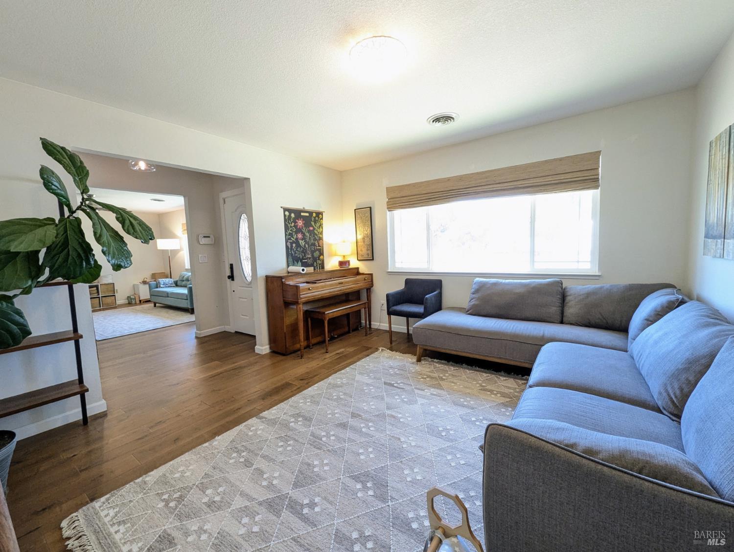 Detail Gallery Image 5 of 27 For 391 Cabernet Pl, Ukiah,  CA 95482 - 3 Beds | 2 Baths