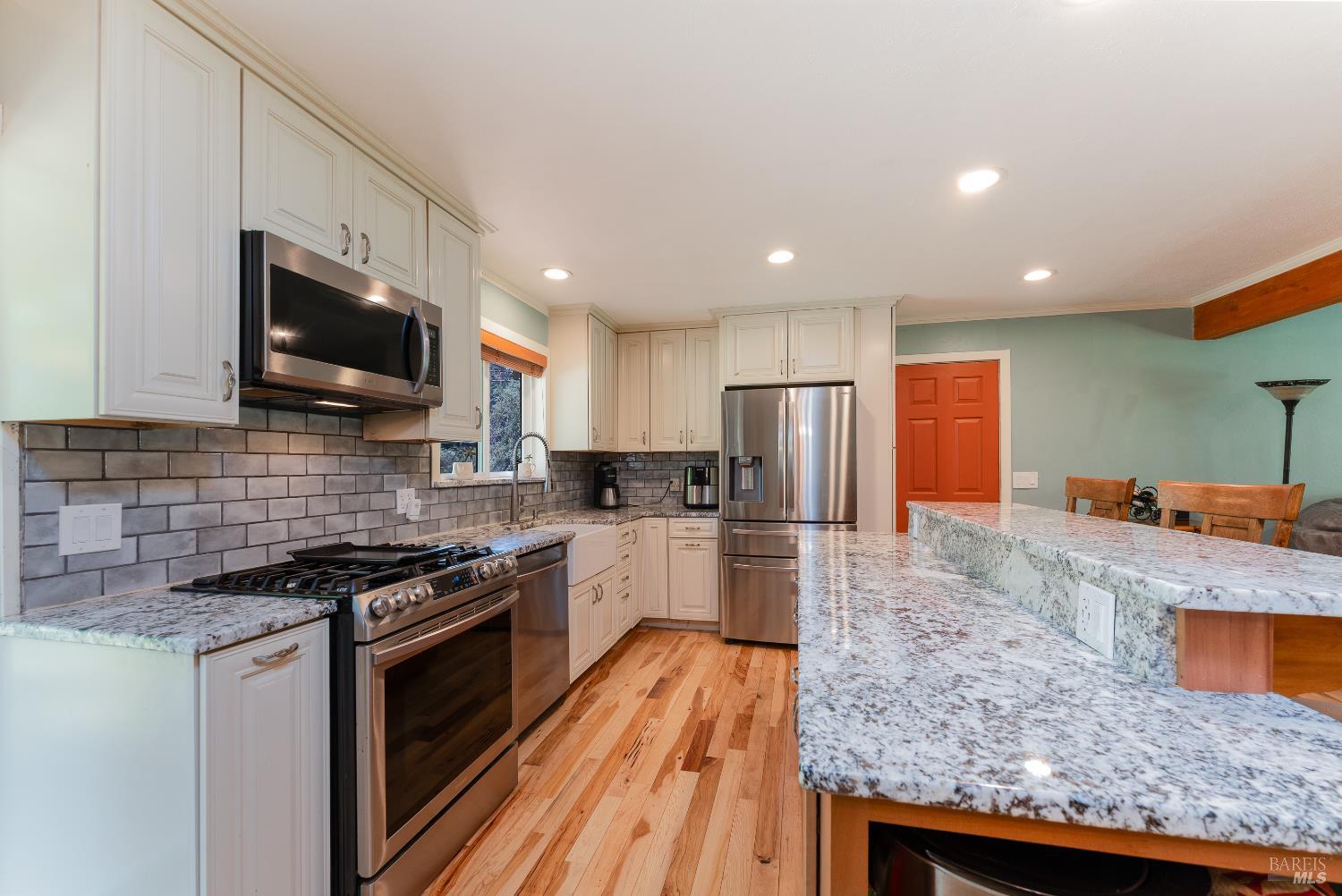 Detail Gallery Image 11 of 34 For 1725 E Madrone Dr, Ukiah,  CA 95482 - 4 Beds | 2 Baths