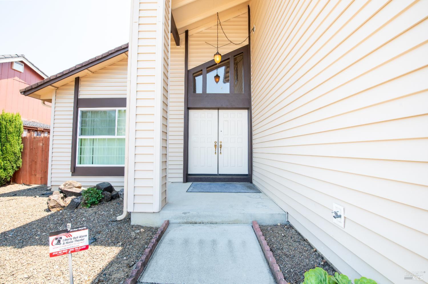 Detail Gallery Image 3 of 41 For 172 Delgado Ct, Vallejo,  CA 94591 - 4 Beds | 2/1 Baths
