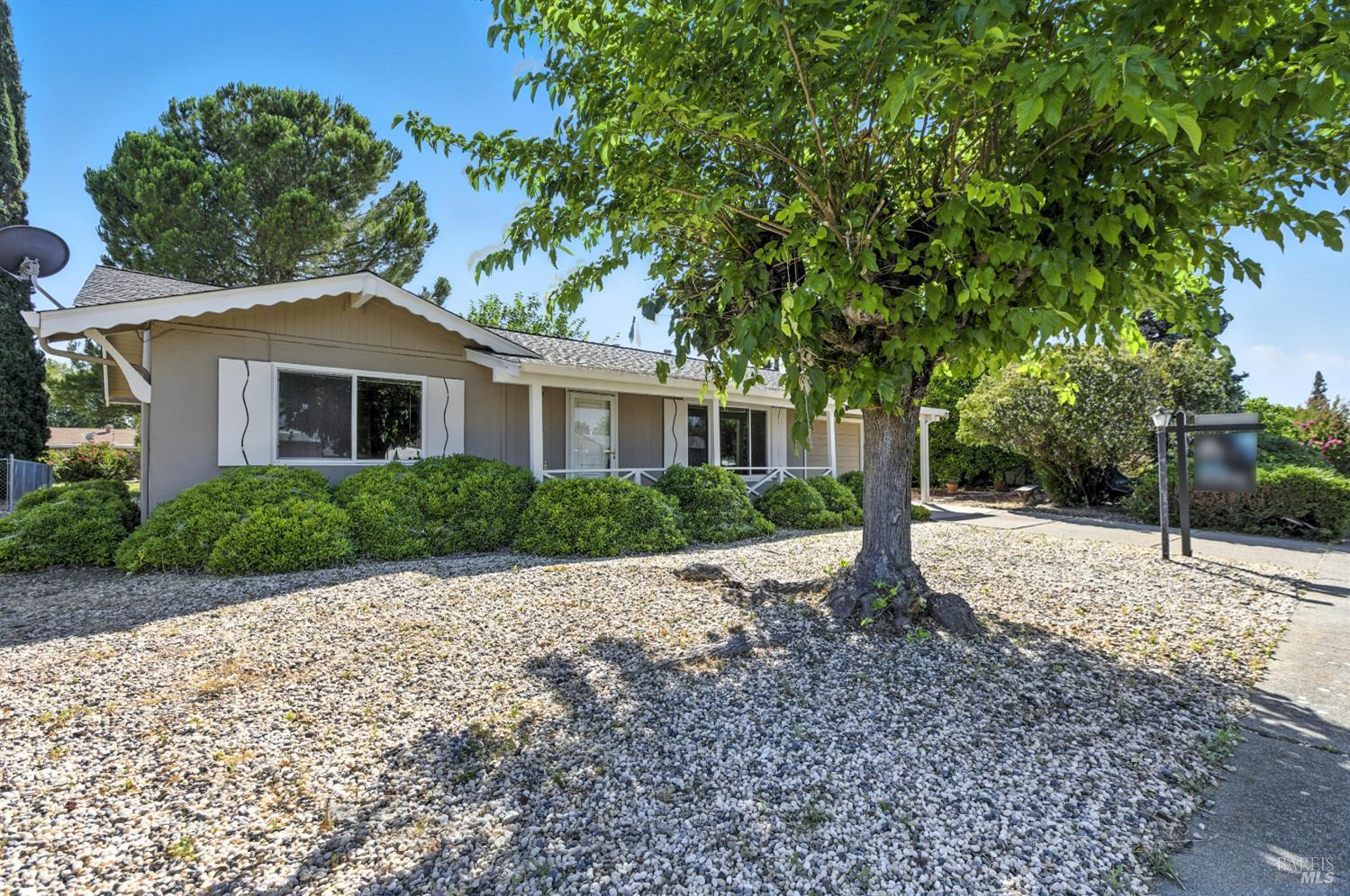 Detail Gallery Image 3 of 30 For 189 Lassen Cir, Vacaville,  CA 95687 - 2 Beds | 1 Baths