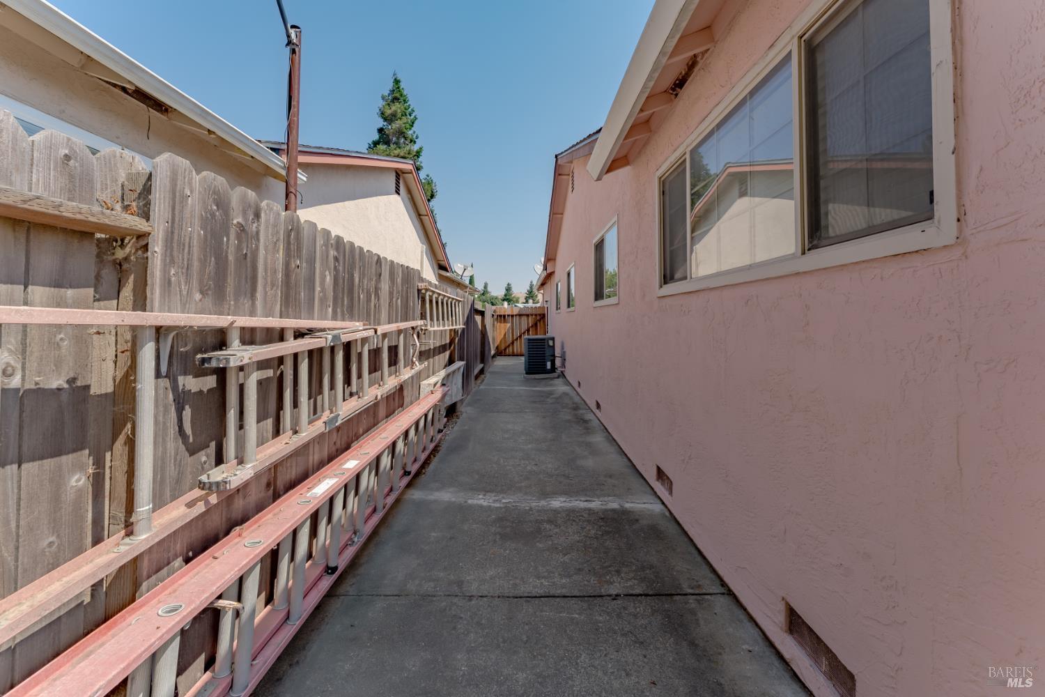 Detail Gallery Image 38 of 44 For 2049 Harte Ct, Fairfield,  CA 94533 - 4 Beds | 2 Baths