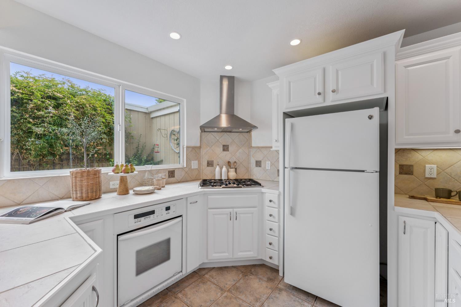 Detail Gallery Image 2 of 39 For 6 Coleridge Dr, Mill Valley,  CA 94941 - 3 Beds | 2/1 Baths