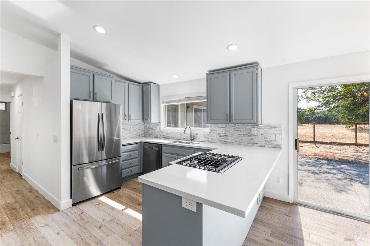Detail Gallery Image 10 of 27 For 989 Ventnor Ave, Windsor,  CA 95492 - 3 Beds | 2 Baths