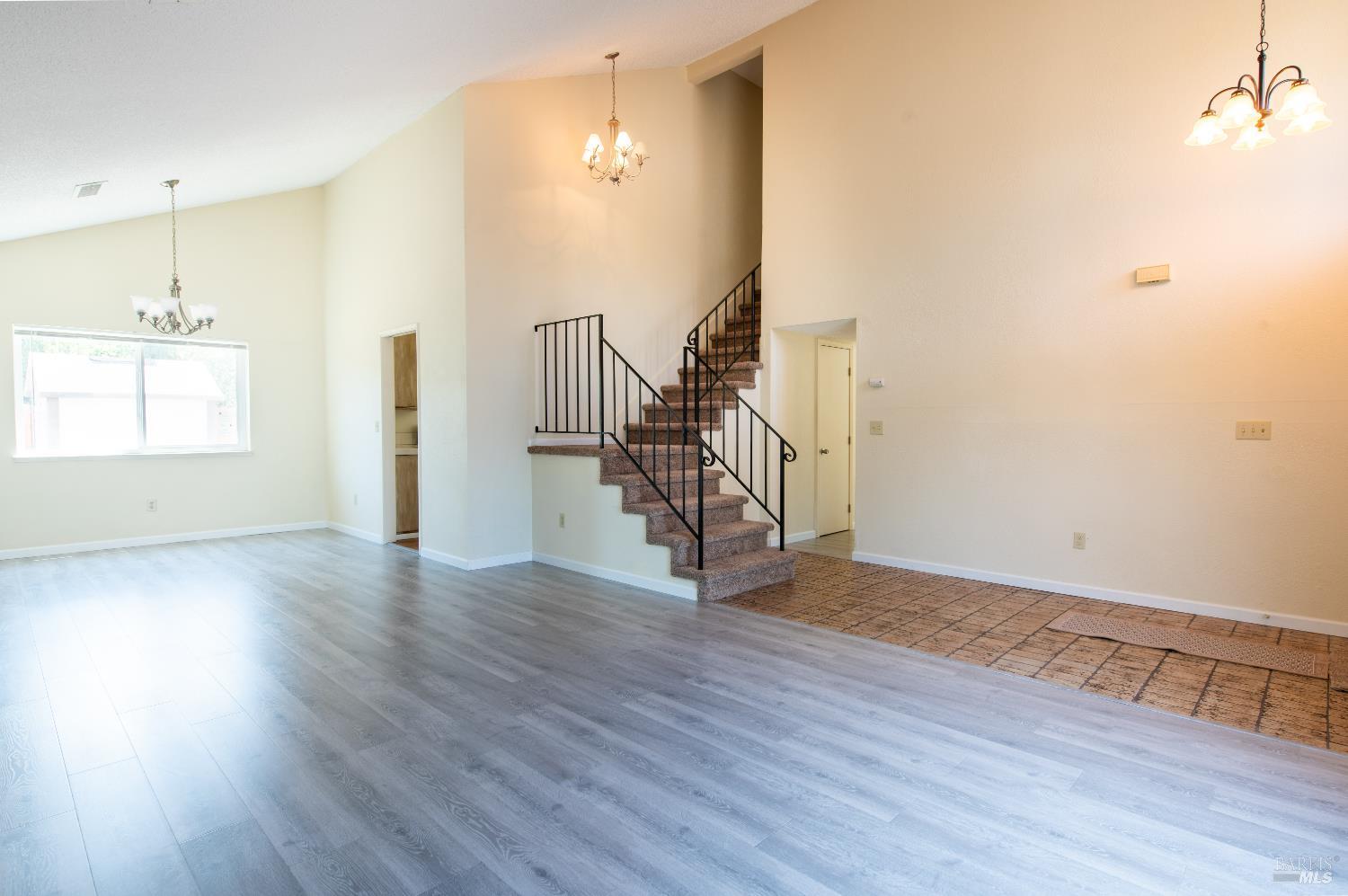 Detail Gallery Image 4 of 41 For 172 Delgado Ct, Vallejo,  CA 94591 - 4 Beds | 2/1 Baths