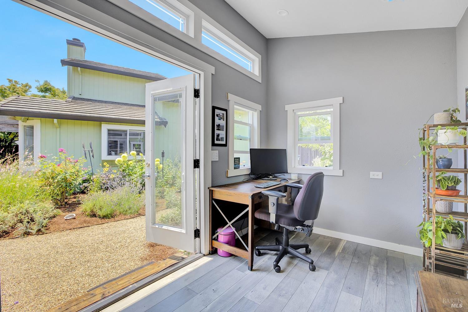 Detail Gallery Image 28 of 39 For 215 Flametree Cir, Windsor,  CA 95492 - 4 Beds | 3 Baths