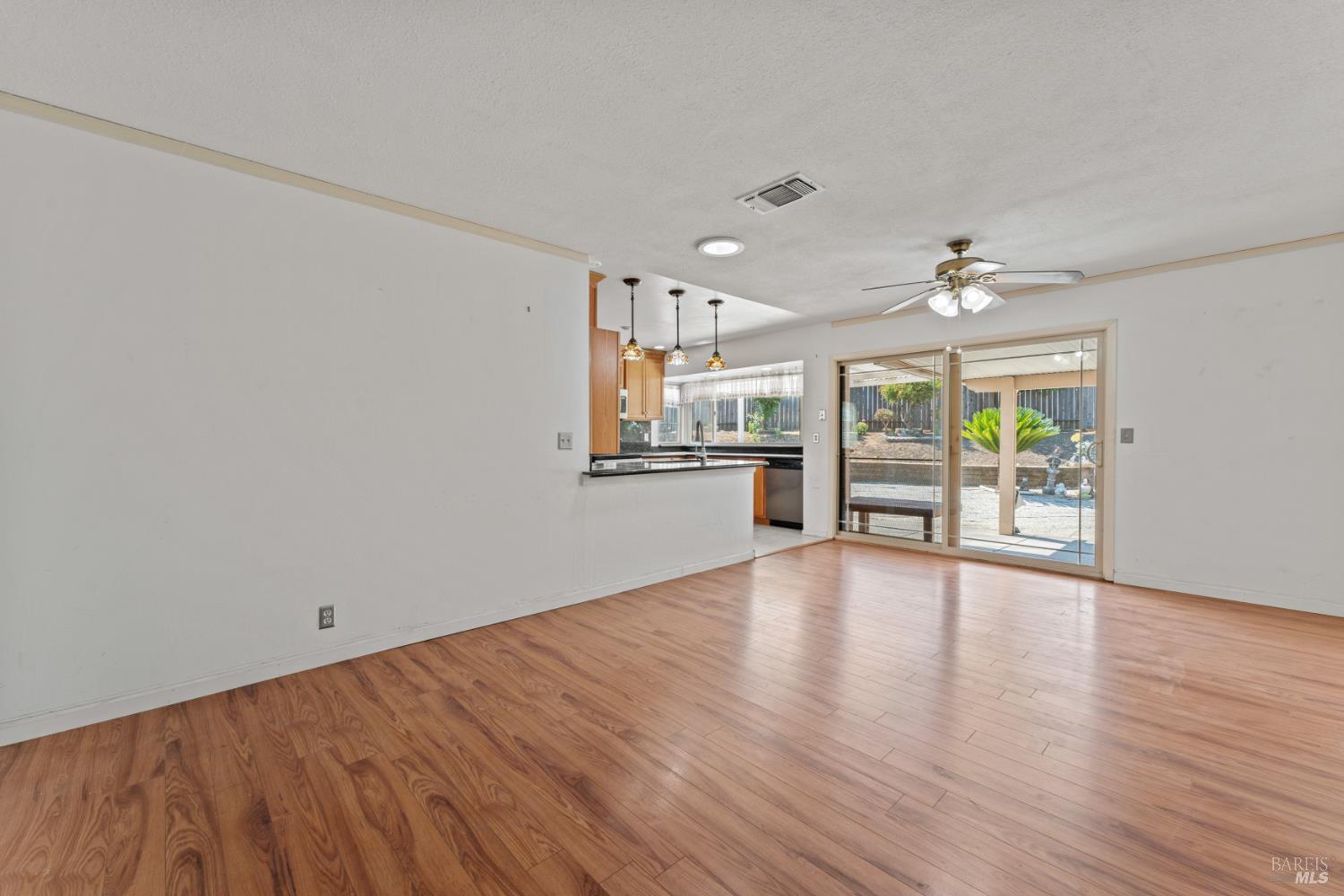 Detail Gallery Image 6 of 44 For 2049 Harte Ct, Fairfield,  CA 94533 - 4 Beds | 2 Baths