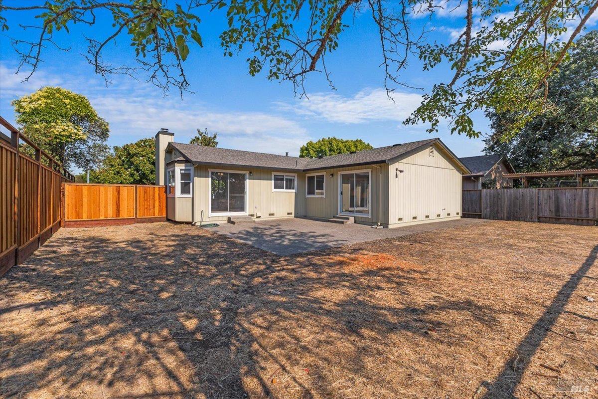 Detail Gallery Image 2 of 27 For 989 Ventnor Ave, Windsor,  CA 95492 - 3 Beds | 2 Baths
