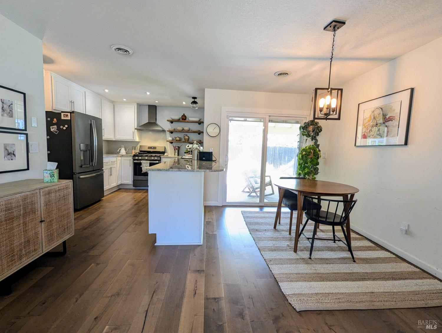 Detail Gallery Image 8 of 27 For 391 Cabernet Pl, Ukiah,  CA 95482 - 3 Beds | 2 Baths