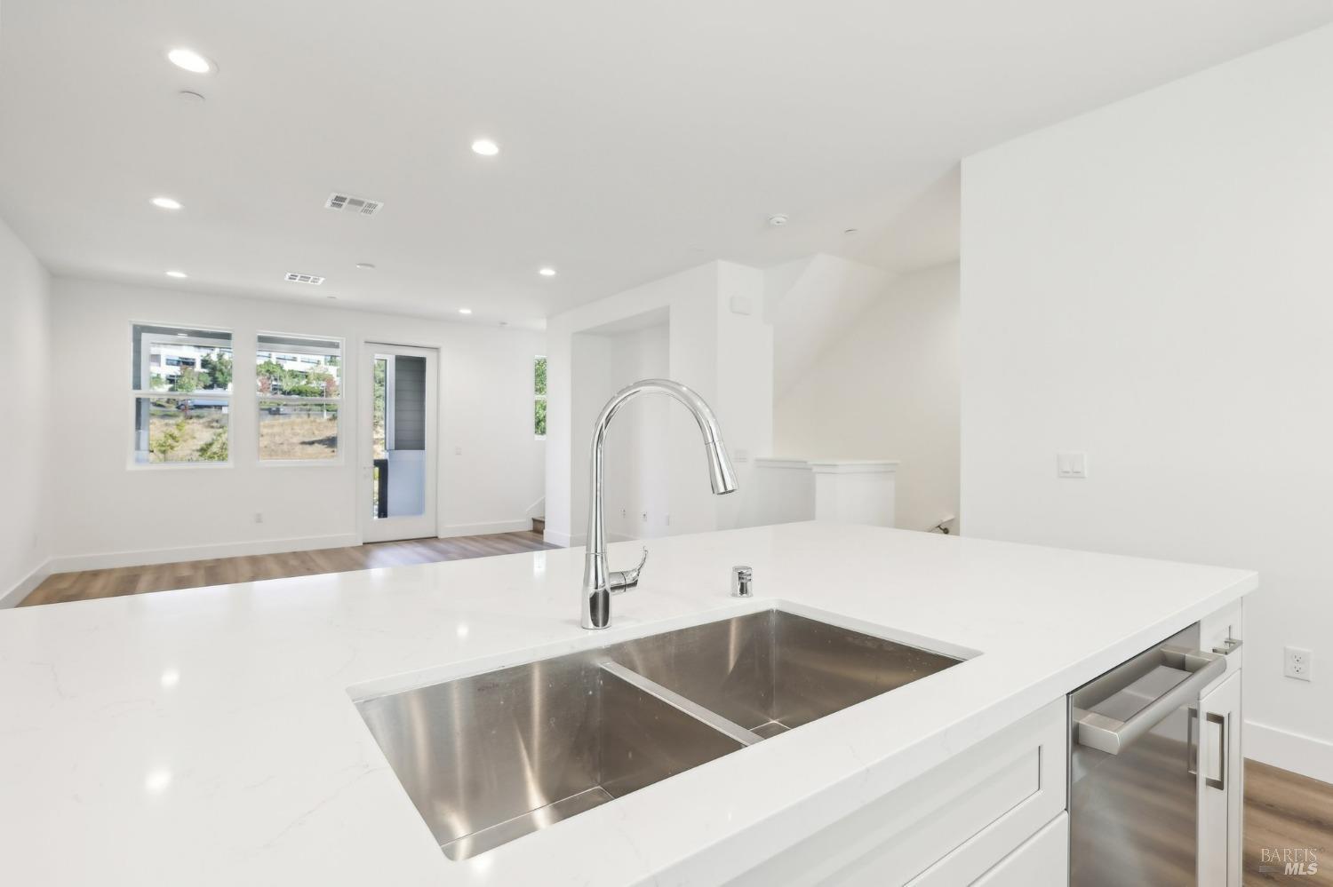 Detail Gallery Image 14 of 38 For 437 Semillion Ln, Santa Rosa,  CA 95403 - 3 Beds | 2/1 Baths