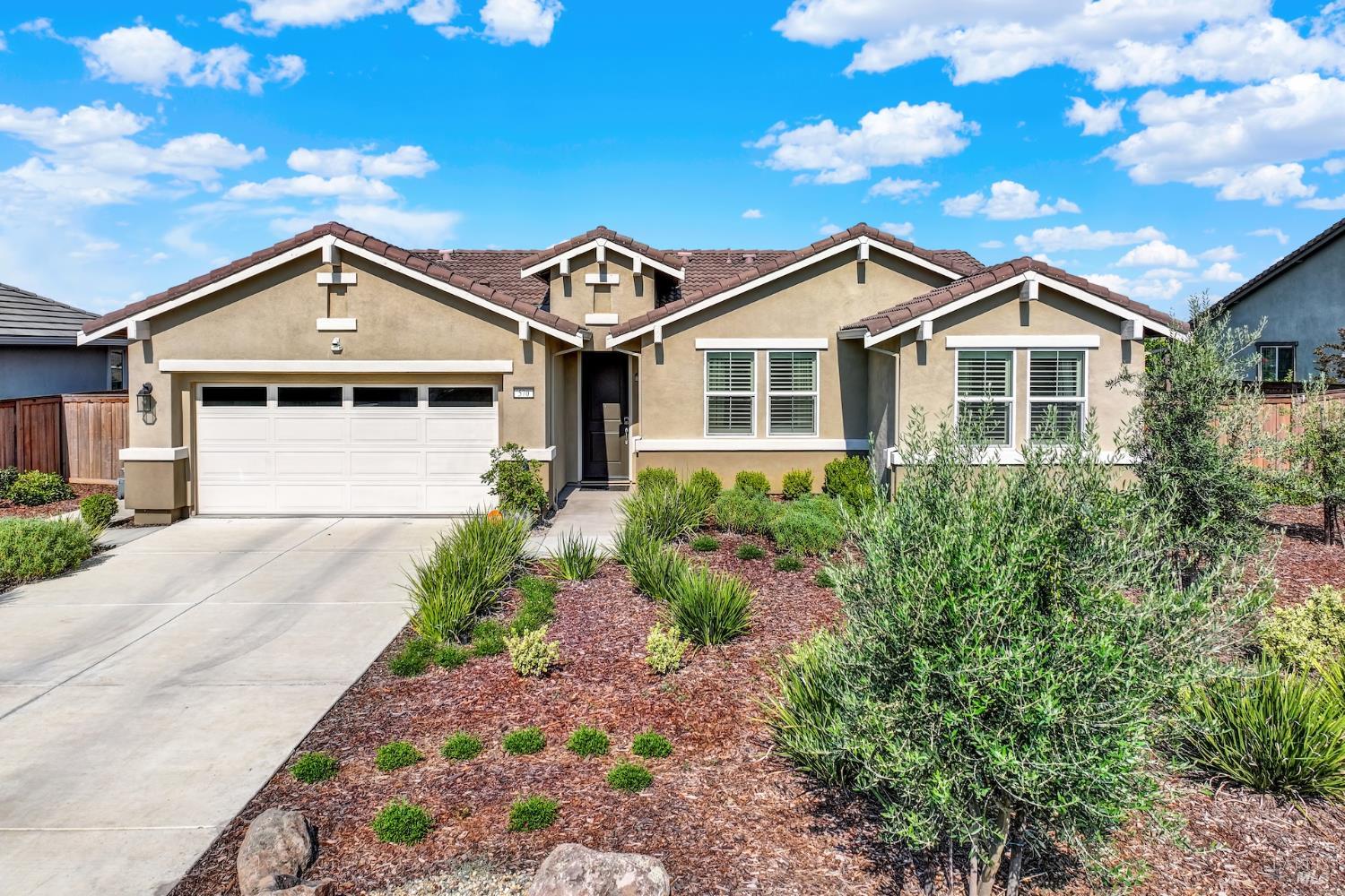 Detail Gallery Image 1 of 73 For 570 Wildflower Ct, Dixon,  CA 95620 - 3 Beds | 2 Baths