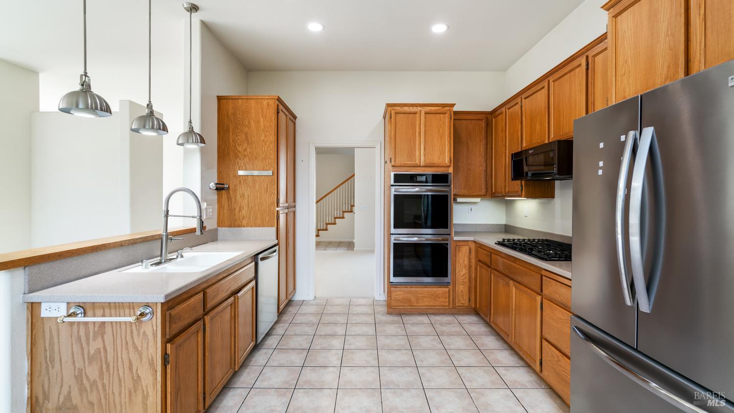 Detail Gallery Image 13 of 54 For 15 Wedgewood Ct, Petaluma,  CA 94954 - 4 Beds | 3 Baths