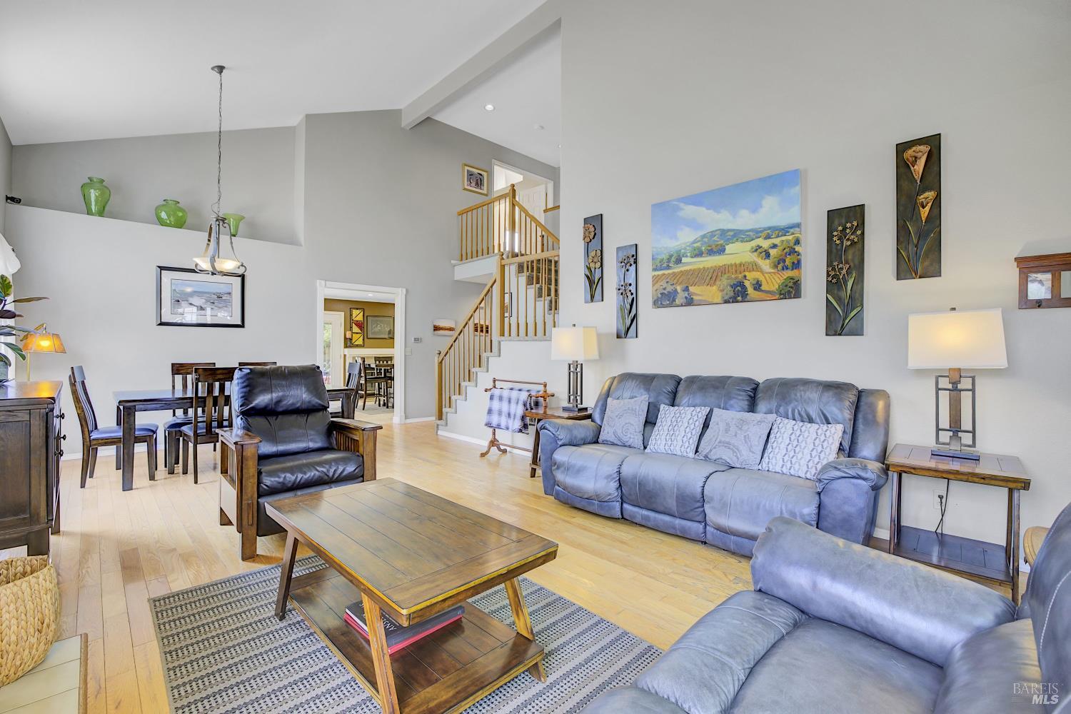 Detail Gallery Image 4 of 39 For 215 Flametree Cir, Windsor,  CA 95492 - 4 Beds | 3 Baths
